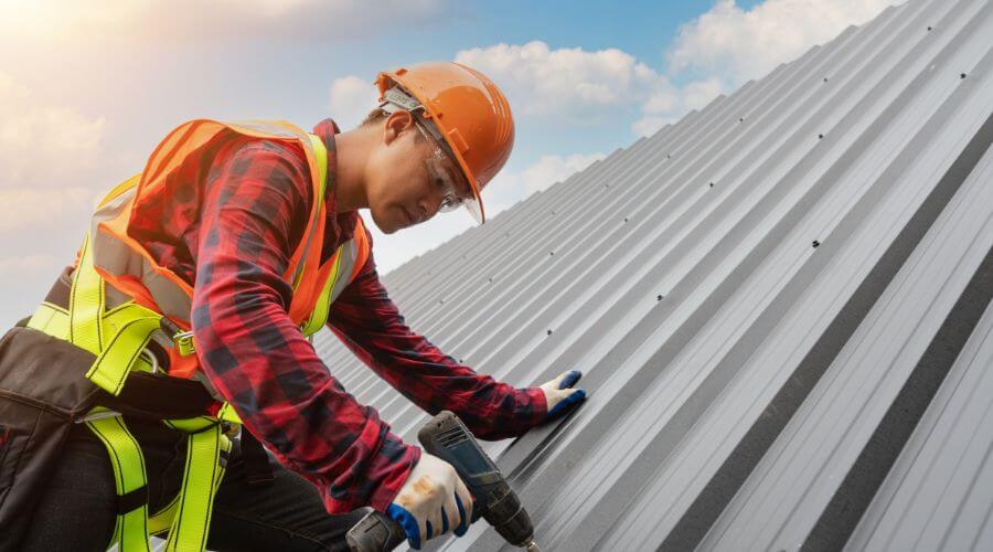 Professional gutter cleaning in Shannock, RI